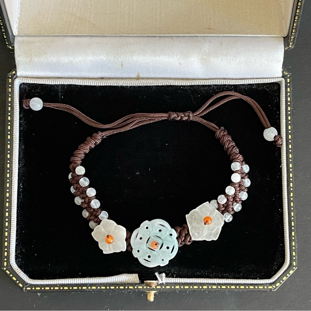 New hand made natural carved jade Beaded Bracelet